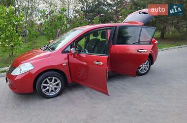 Хэтчбек Nissan TIIDA 2012 в 
