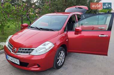 Хэтчбек Nissan TIIDA 2012 в 