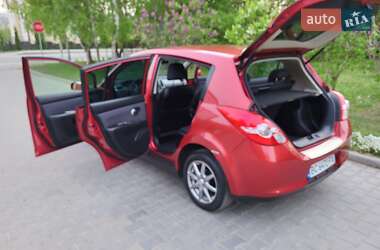 Хэтчбек Nissan TIIDA 2012 в 