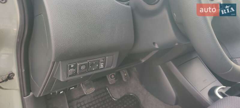 Седан Nissan TIIDA 2008 в Житомире