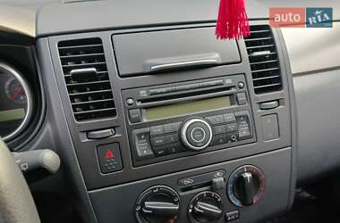 Хетчбек Nissan TIIDA 2013 в 