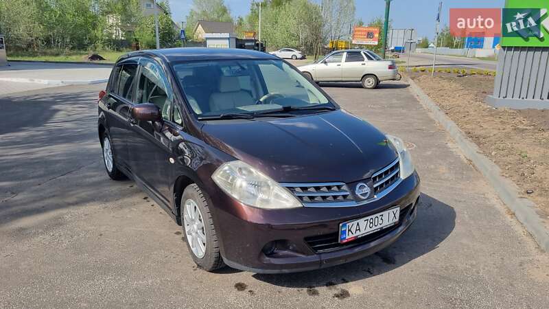 Хетчбек Nissan TIIDA 2010 в 
