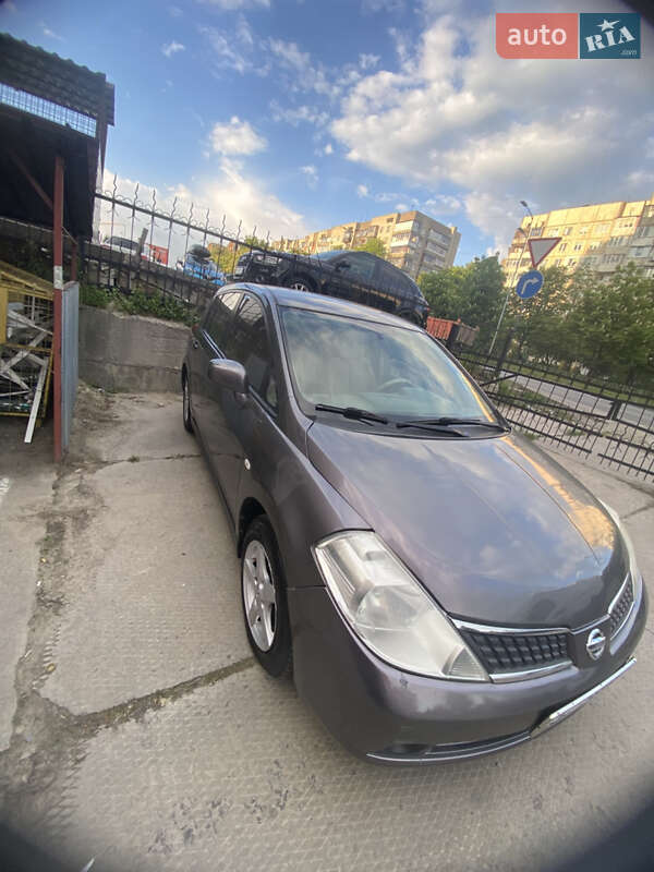 Nissan TIIDA 2008
