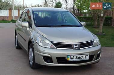 Хетчбек Nissan TIIDA 2008 в 