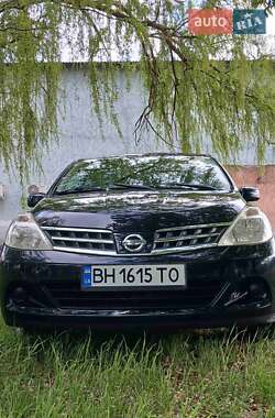 Хетчбек Nissan TIIDA 2010 в 