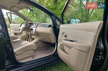 Хетчбек Nissan TIIDA 2010 в 