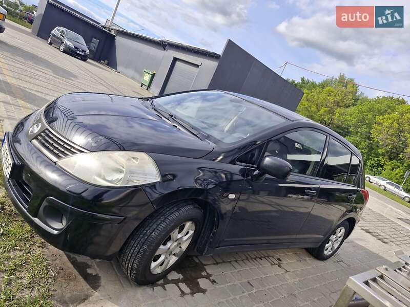 Nissan TIIDA 2009