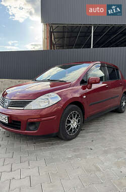 Хэтчбек Nissan TIIDA 2008 в Вознесенске