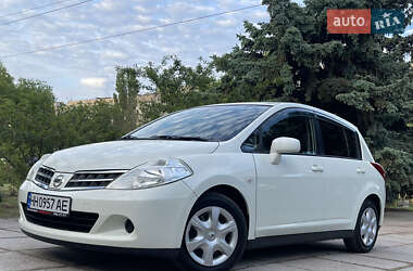 Хетчбек Nissan TIIDA 2011 в 