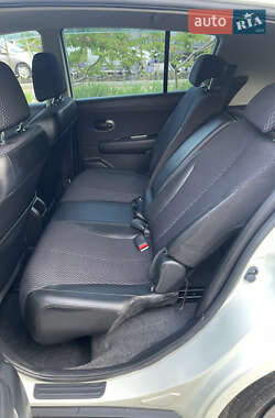 Хетчбек Nissan TIIDA 2011 в 