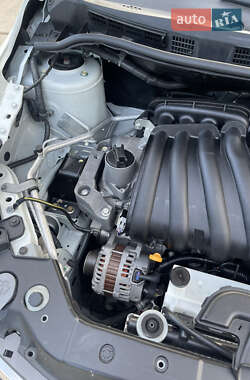 Хетчбек Nissan TIIDA 2011 в 