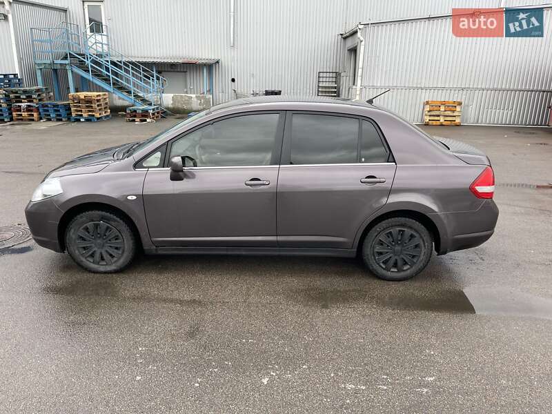 Седан Nissan TIIDA 2008 в Киеве
