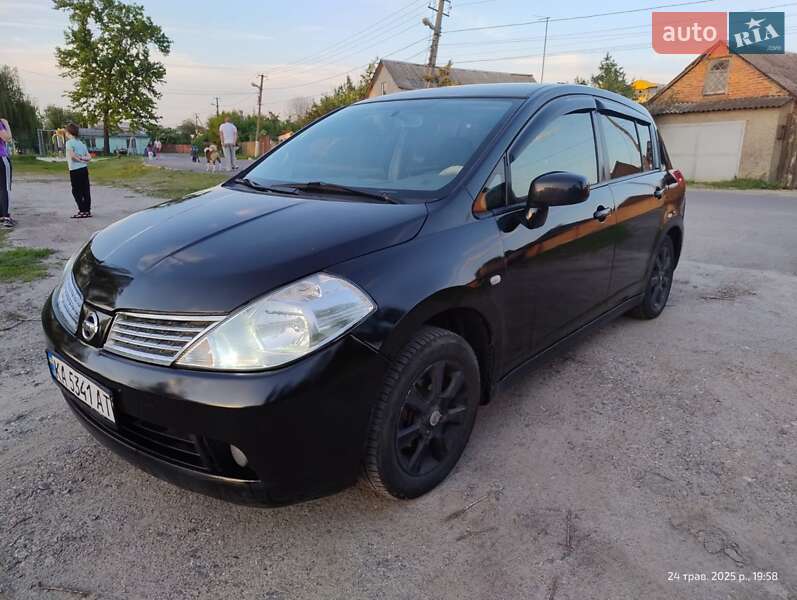 Хэтчбек Nissan TIIDA 2007 в 