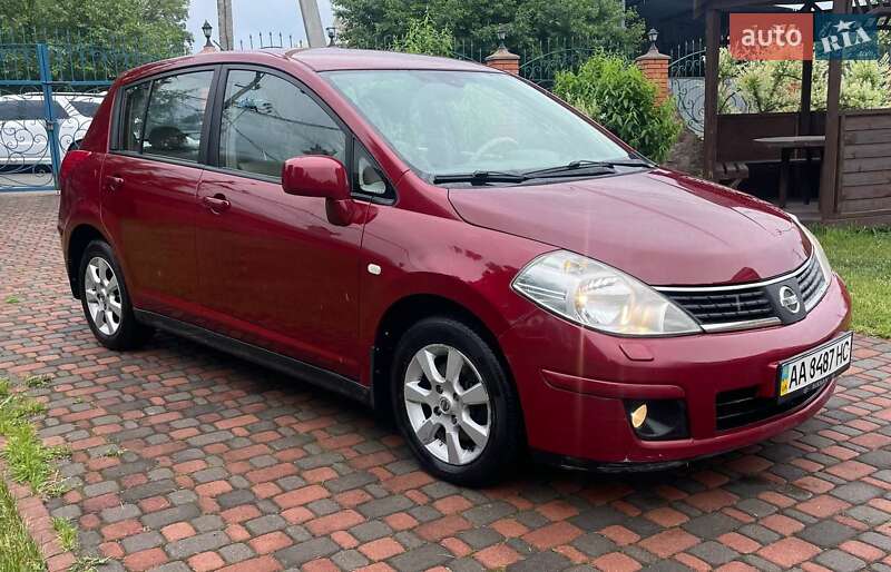 Хэтчбек Nissan TIIDA 2008 в 