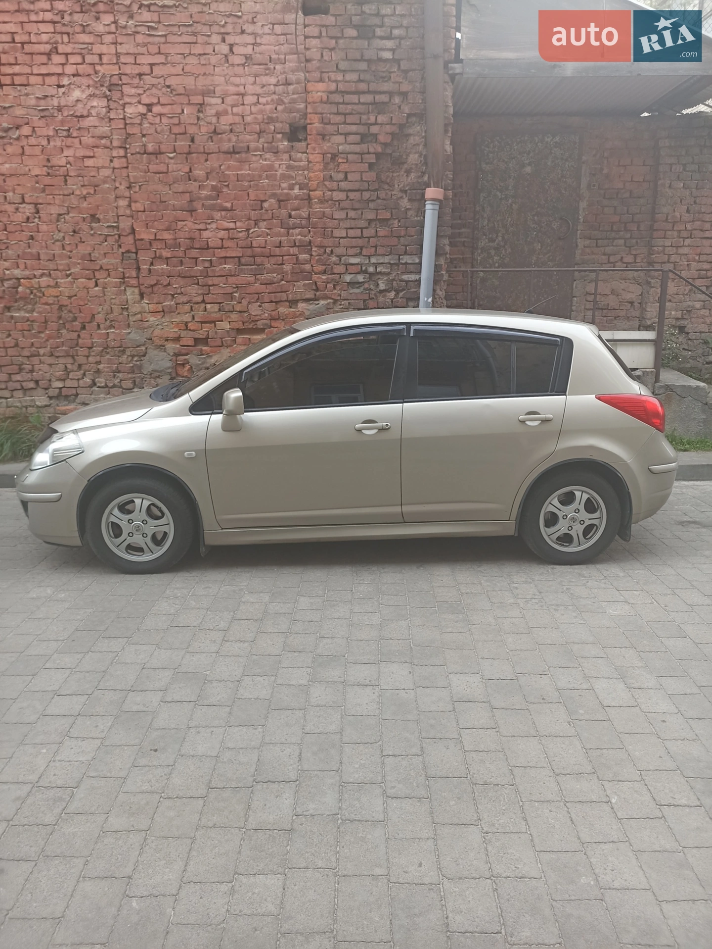 2010 Nissan Tiida - мініатюра 5