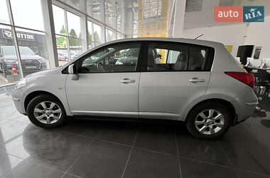 Хетчбек Nissan TIIDA 2010 в 