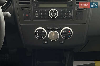 Хетчбек Nissan TIIDA 2010 в 