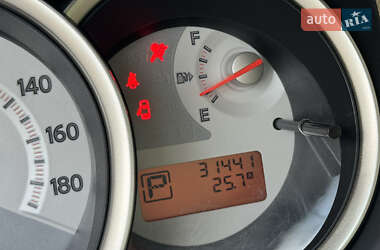 Хэтчбек Nissan TIIDA 2012 в 