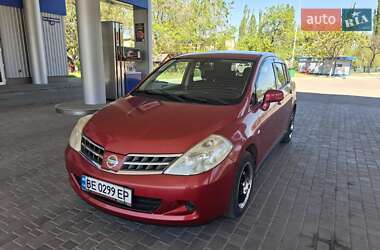 Хетчбек Nissan TIIDA 2010 в 