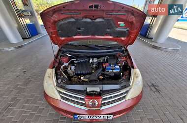 Хетчбек Nissan TIIDA 2010 в 