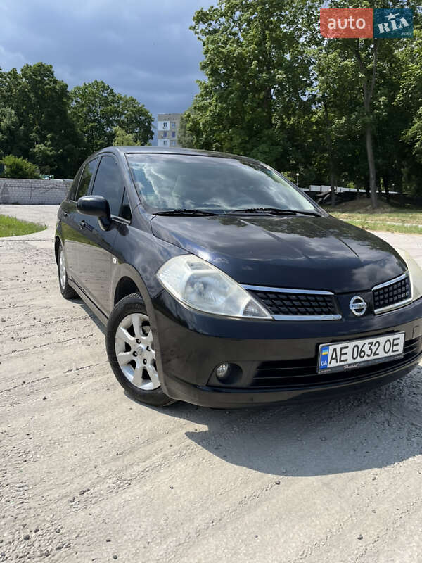 Nissan TIIDA 2008