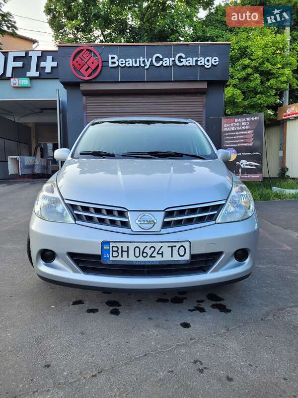 Хэтчбек Nissan TIIDA 2010 в Одессе