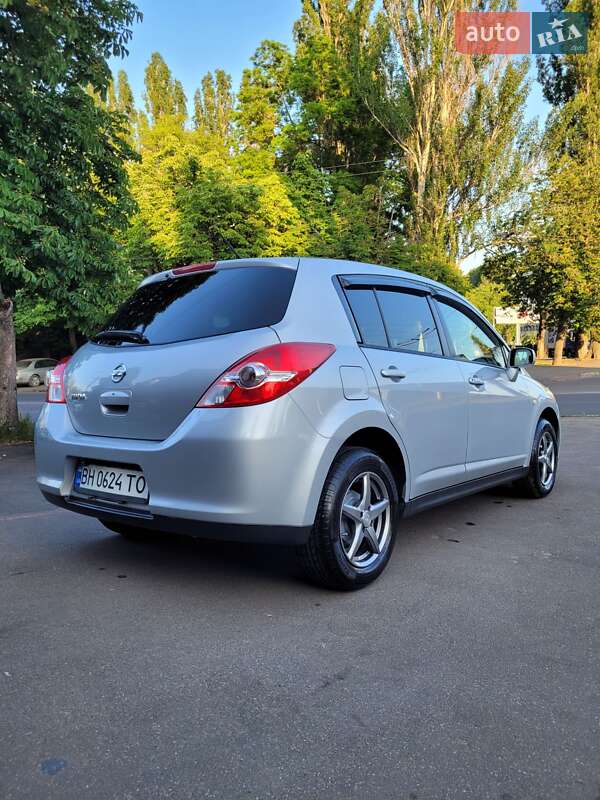 Хэтчбек Nissan TIIDA 2010 в Одессе
