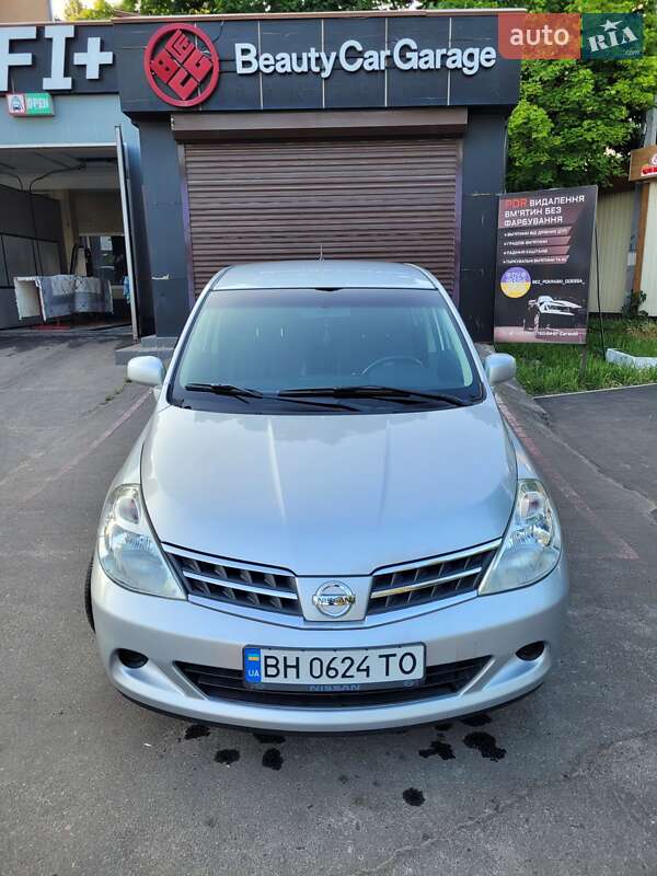 Хэтчбек Nissan TIIDA 2010 в Одессе