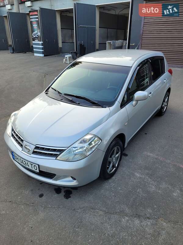 Хэтчбек Nissan TIIDA 2010 в Одессе