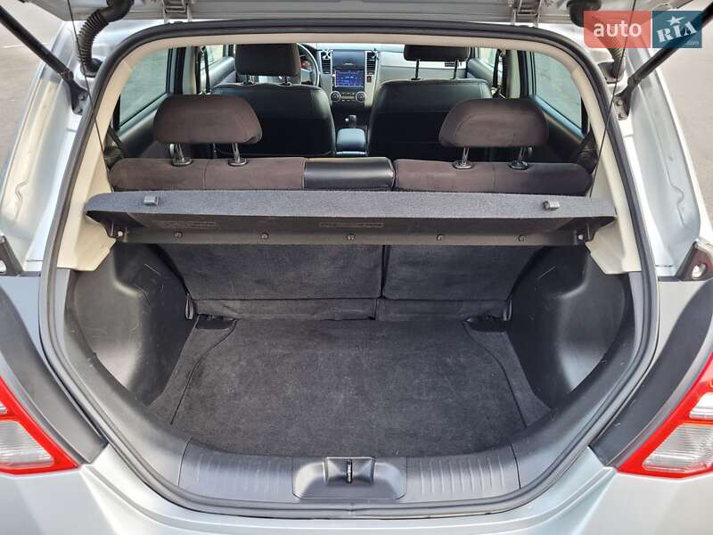 Хэтчбек Nissan TIIDA 2010 в Одессе