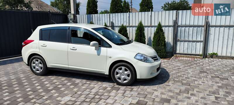 Nissan TIIDA 2011 Nissan TIIDA 2011