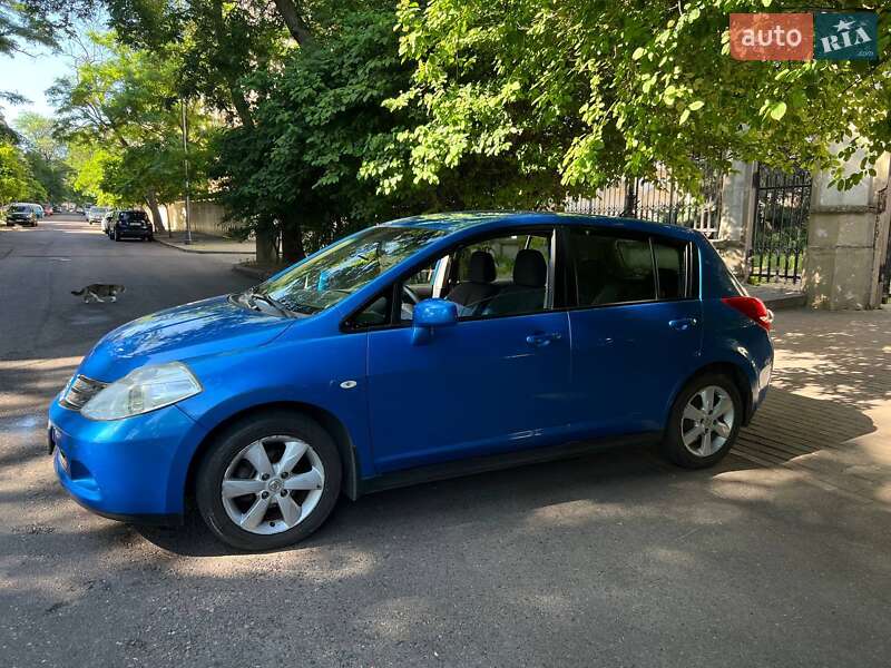 Хэтчбек Nissan TIIDA 2008 в 