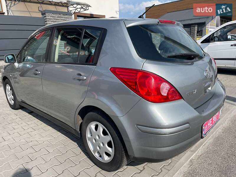 Хетчбек Nissan TIIDA 2009 в Рокитному