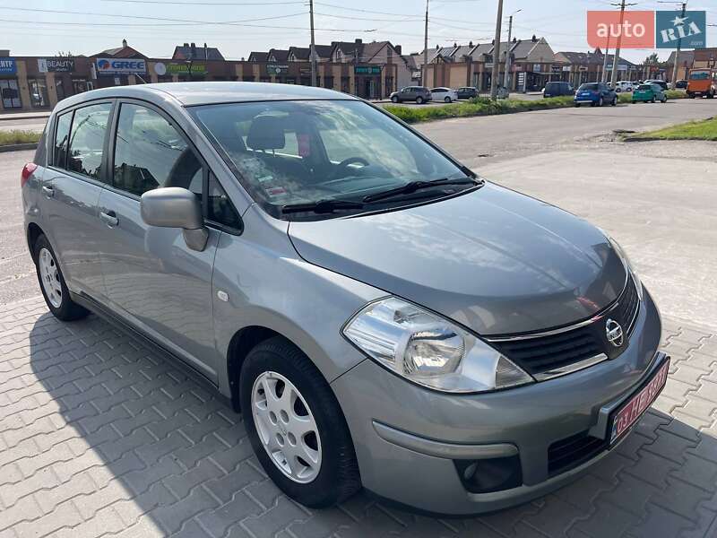 Хетчбек Nissan TIIDA 2009 в Рокитному