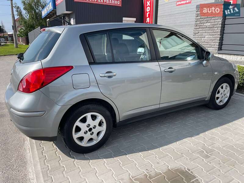 Хетчбек Nissan TIIDA 2009 в Рокитному