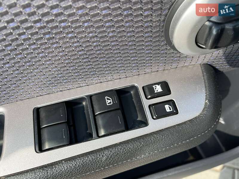 Хетчбек Nissan TIIDA 2009 в Рокитному