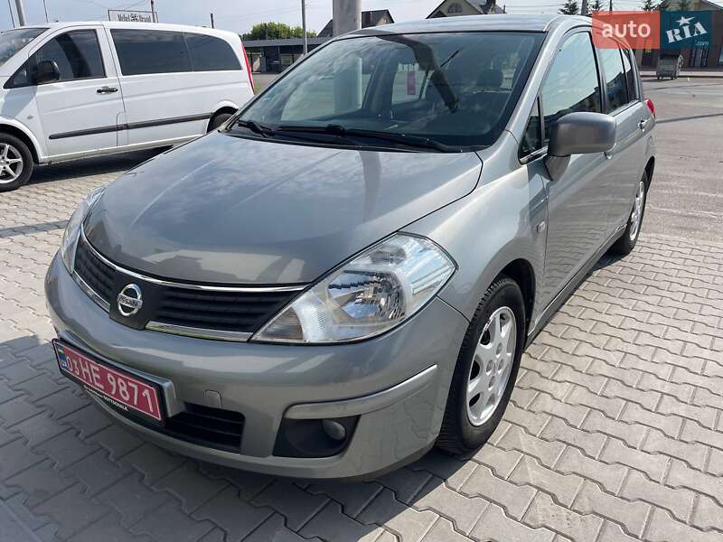 Хетчбек Nissan TIIDA 2009 в Рокитному