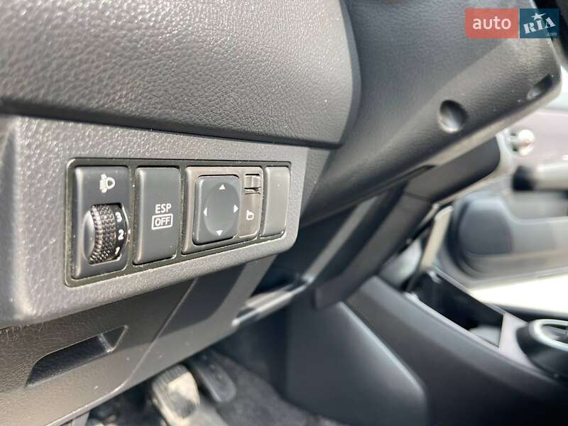 Хетчбек Nissan TIIDA 2009 в Рокитному