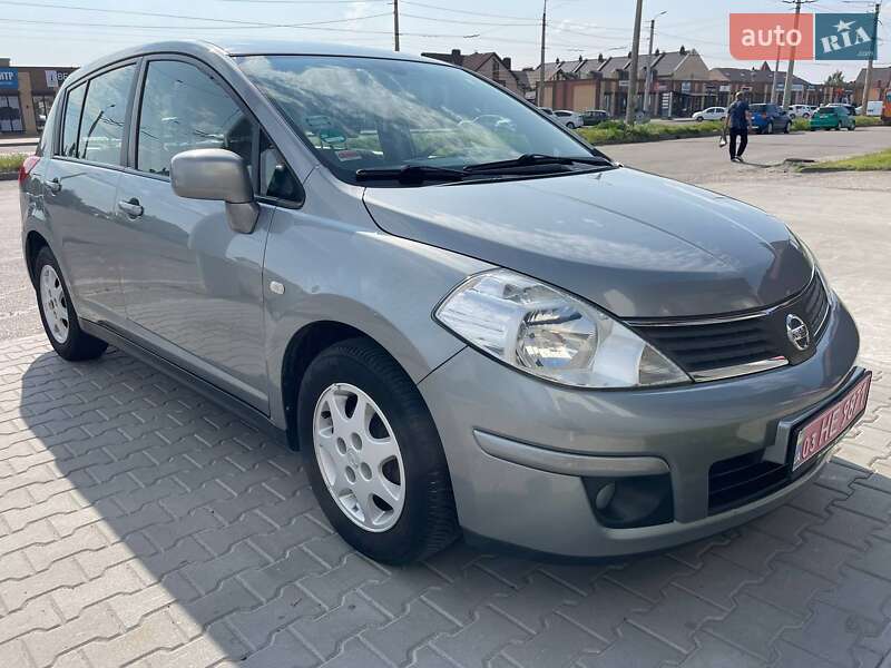 Nissan TIIDA 2009