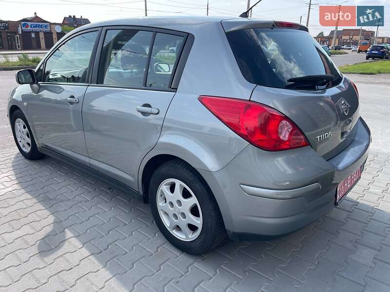 Хетчбек Nissan TIIDA 2009 в Рокитному