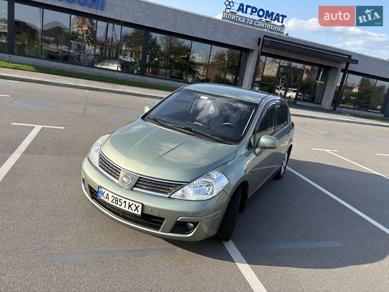 Nissan TIIDA 2008