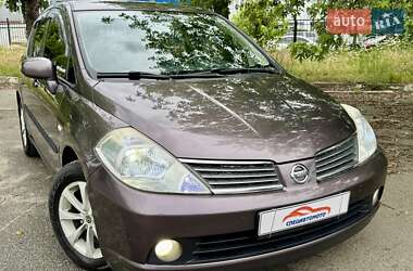 Хэтчбек Nissan TIIDA 2008 в 