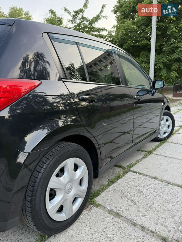 Хетчбек Nissan TIIDA 2011 в Одесі