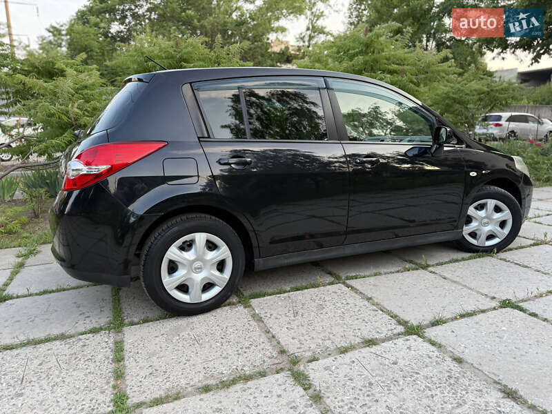 Хетчбек Nissan TIIDA 2011 в Одесі