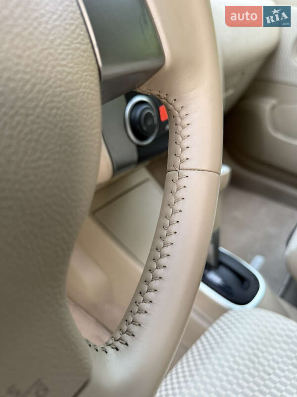 Хетчбек Nissan TIIDA 2011 в Одесі