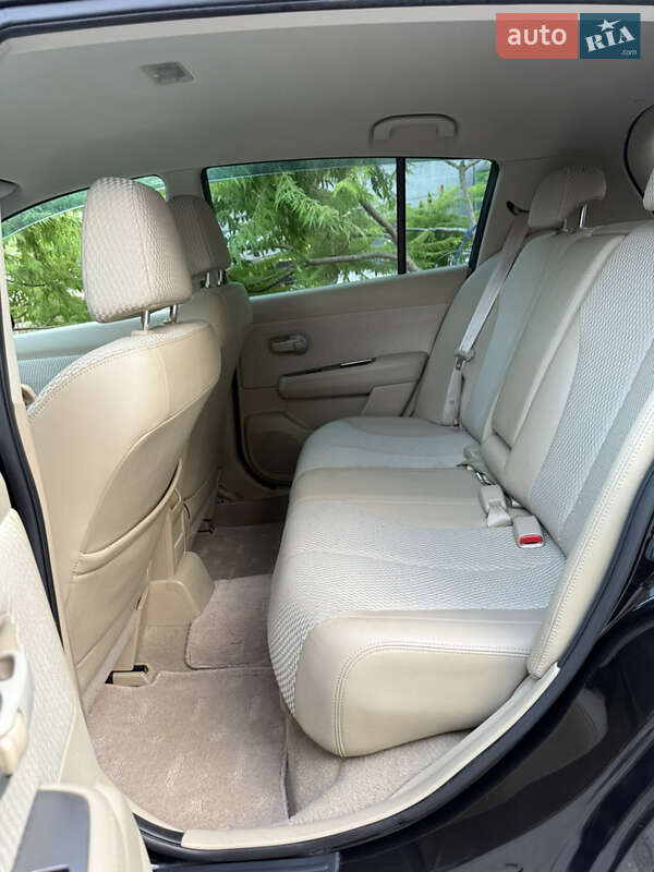 Хетчбек Nissan TIIDA 2011 в Одесі