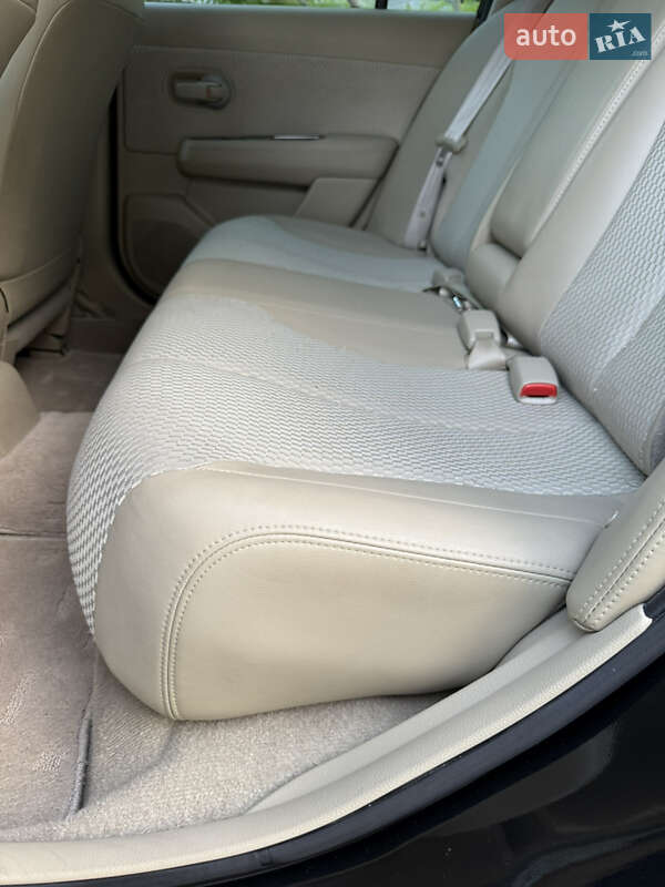 Хетчбек Nissan TIIDA 2011 в Одесі