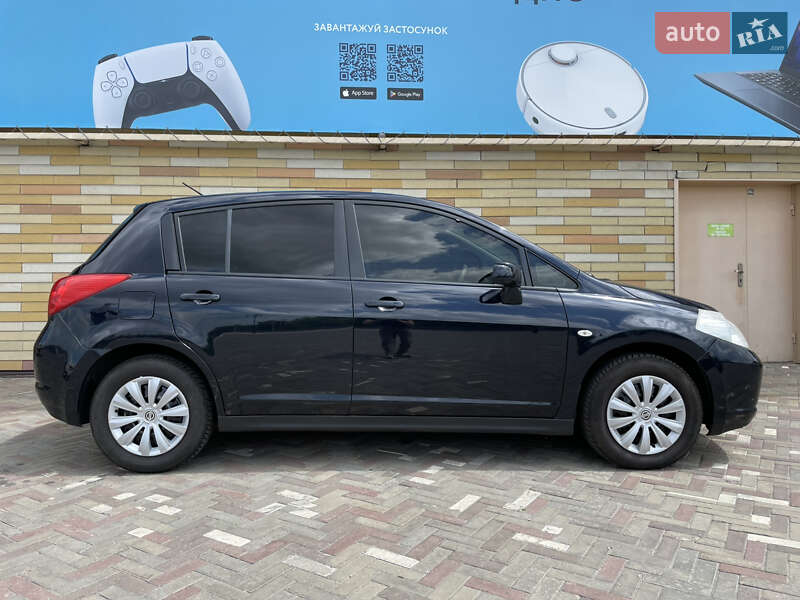 Хэтчбек Nissan TIIDA 2008 в Харькове