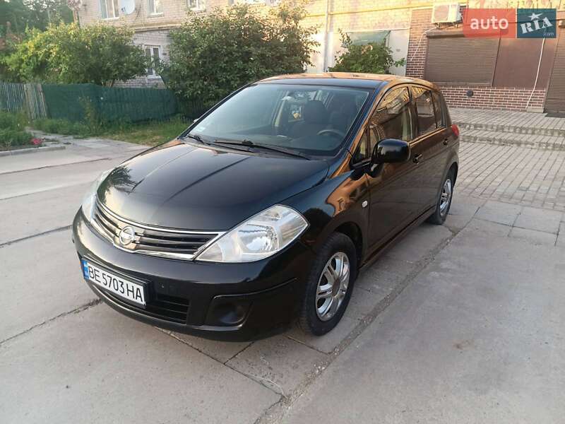 Седан Nissan TIIDA 2010 в Новом Буге