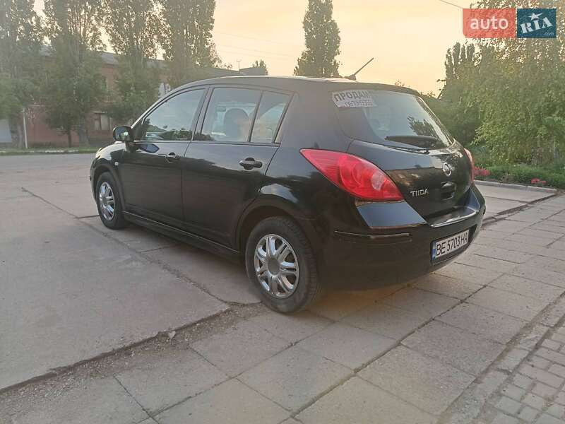 Седан Nissan TIIDA 2010 в Новом Буге
